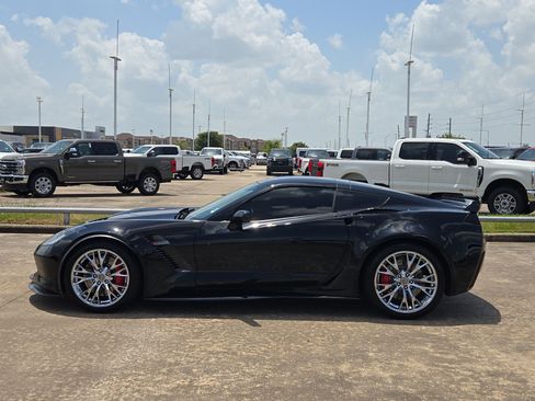 Used 2015 Chevrolet Corvette Z06 w/ 3LZ Preferred Equipment Group RWD image 7
