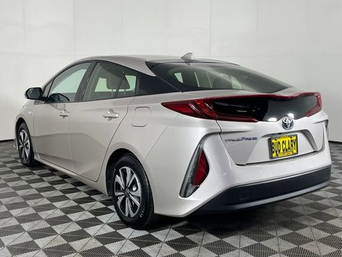 Used 2017 Toyota Prius Prime Premium image 8