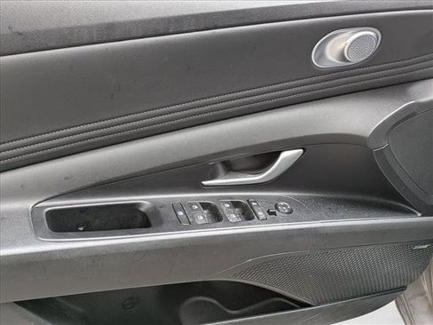 Used 2023 Hyundai Elantra Limited image 14