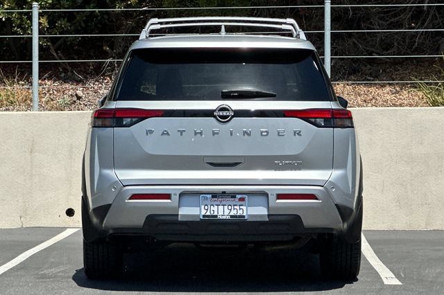 Used 2023 Nissan Pathfinder Platinum FWD image 4