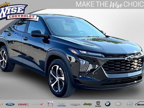 Used 2024 Chevrolet Trax RS FWD image 1
