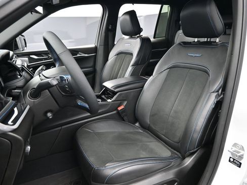 Used 2023 Jeep Grand Cherokee Trailhawk w/ Luxury Tech Group III image 17