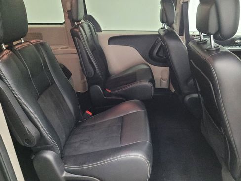 Used 2019 Dodge Grand Caravan SXT image 19