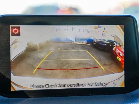 Used 2018 MAZDA MAZDA3 Sport image 23