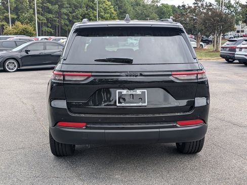 New 2025 Jeep Grand Cherokee image 6