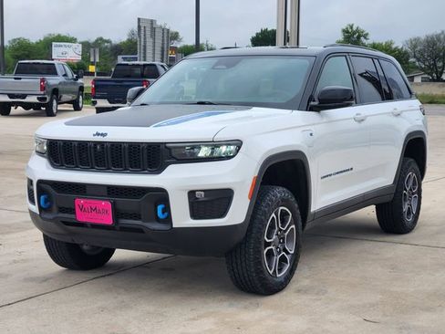 Used 2023 Jeep Grand Cherokee Trailhawk AWD/4WD image 3