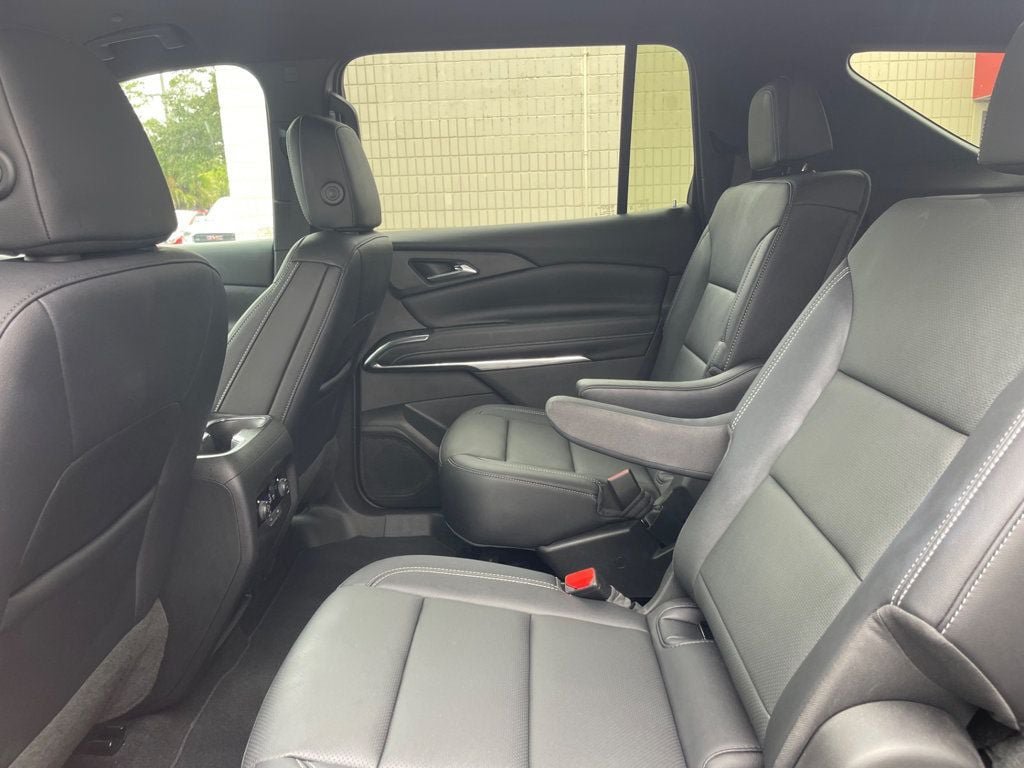 Used 2026 Chevrolet Traverse LT FWD image 11