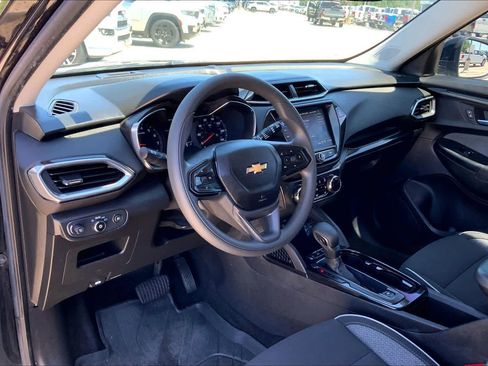 Used 2021 Chevrolet TrailBlazer LT w/ Sun and Liftgate Package FWD image 18