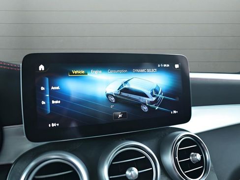 Used 2022 Mercedes-Benz GLC 43 AMG 4MATIC image 27