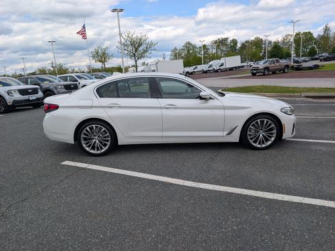 Used 2022 BMW 530i xDrive w/ Premium Package image 2