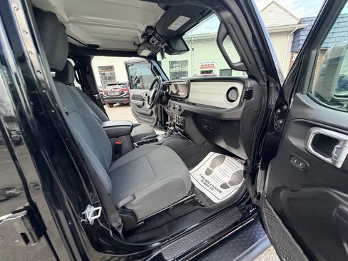 Used 2024 Jeep Wrangler Unlimited w/ Convenience Group image 18