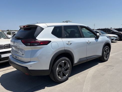 Used 2025 Nissan Rogue SV AWD/4WD image 3