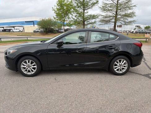 Used 2016 MAZDA MAZDA3 i Sport w/ Preferred Equipment Package image 2