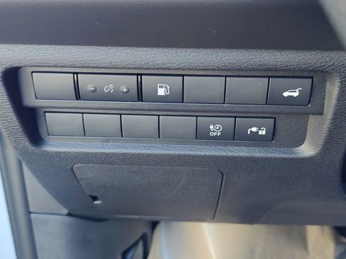 New 2025 Mitsubishi Outlander SE image 17