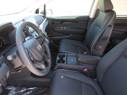 New 2026 Honda Odyssey Touring image 17