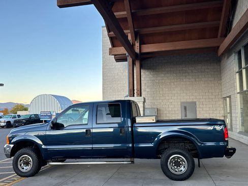 Used 2001 Ford F250 XLT image 2