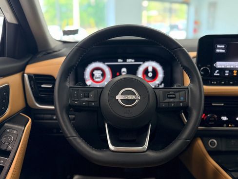 Used 2023 Nissan Rogue Platinum AWD/4WD image 21