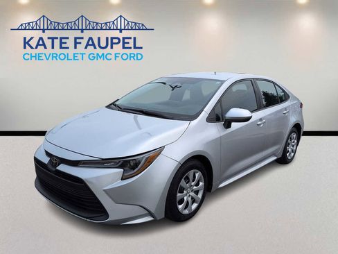 Used 2024 Toyota Corolla LE FWD image 3