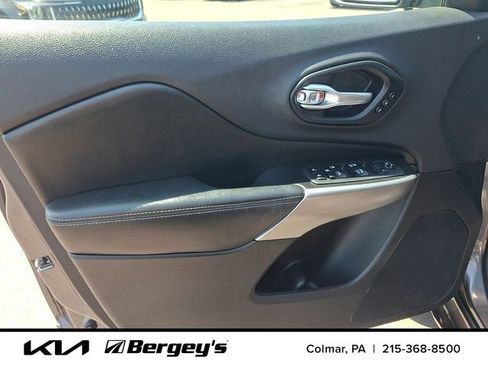 Used 2019 Jeep Cherokee High Altitude AWD/4WD image 14
