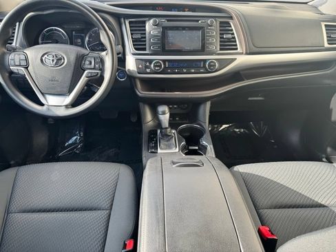 Certified 2019 Toyota Highlander LE AWD/4WD image 11