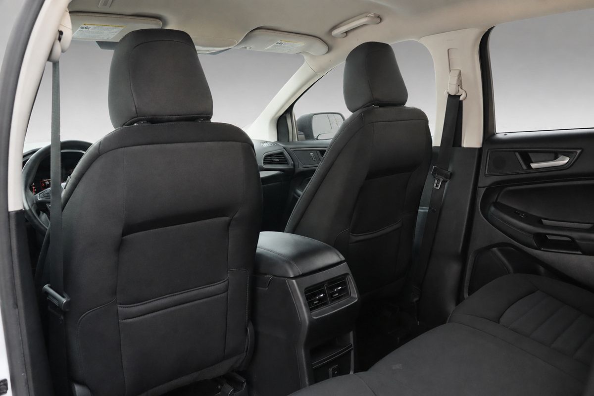Used 2020 Ford Edge SE FWD image 18