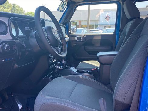 Used 2024 Jeep Wrangler Unlimited w/ Convenience Group AWD/4WD image 14