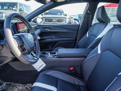 New 2026 Toyota Camry Hybrid FWD image 21