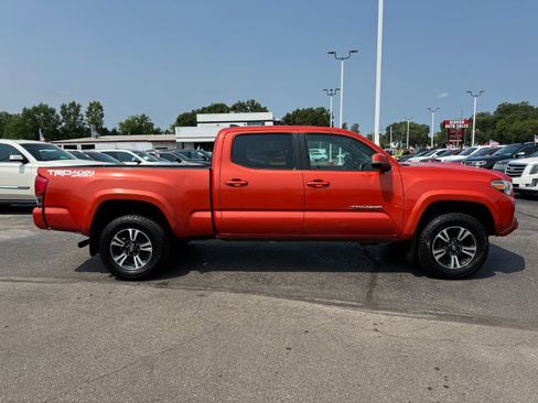 Used 2016 Toyota Tacoma SR5 AWD/4WD image 6