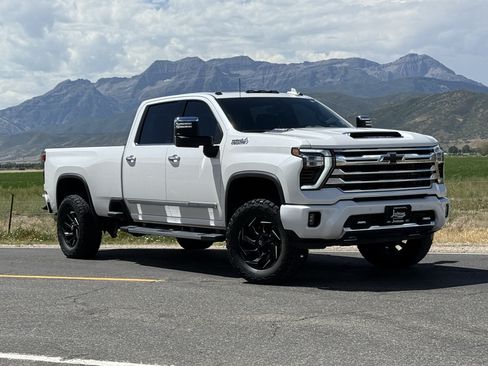 Used 2024 Chevrolet Silverado 3500 High Country w/ High Country Premium Package AWD/4WD image 1