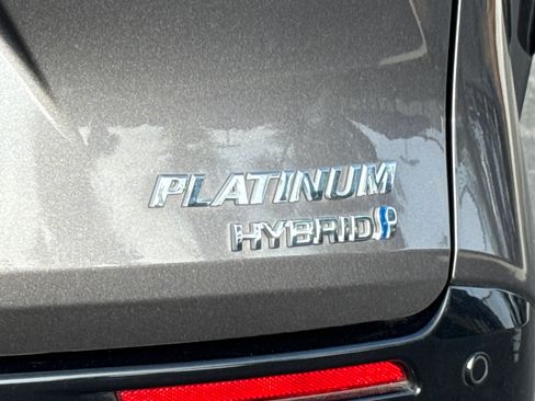 Used 2023 Toyota Sienna Platinum FWD image 9