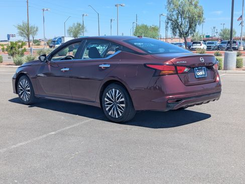 Used 2024 Nissan Altima 2.5 SV FWD image 3