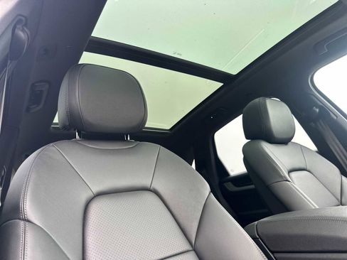 Used 2025 Porsche Cayenne image 17