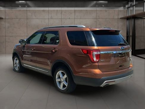 Used 2017 Ford Explorer XLT AWD/4WD image 3