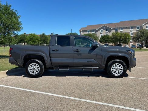 Used 2025 Toyota Tacoma SR5 image 5