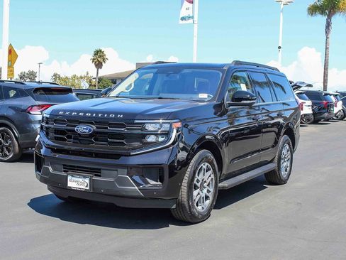 New 2025 Ford Expedition Active image 3