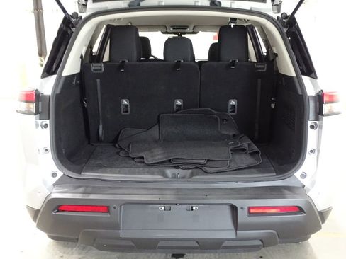 Used 2024 Nissan Pathfinder SV image 13