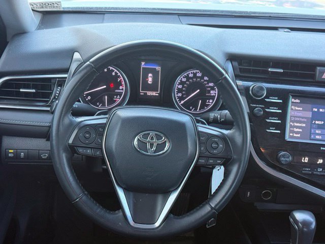 Used 2020 Toyota Camry SE w/ Blackout Package FWD image 18