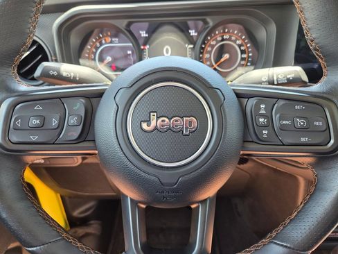 Used 2024 Jeep Gladiator Mojave w/ Technology Group AWD/4WD image 33