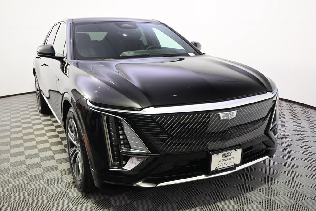 New 2026 Cadillac Lyriq Luxury w/ LPO, Floor Liner Package AWD/4WD image 9