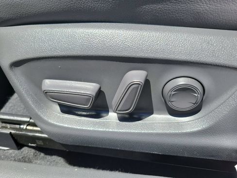 Used 2019 Toyota Camry XLE FWD image 24