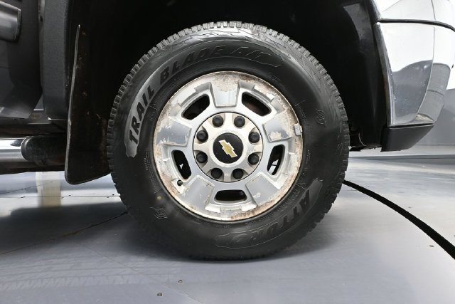 Used 2011 Chevrolet Silverado 2500 LT w/ Interior Plus Package AWD/4WD image 11