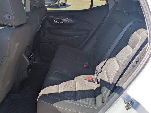 Used 2024 GMC Terrain SLE w/ Elevation Edition FWD image 9