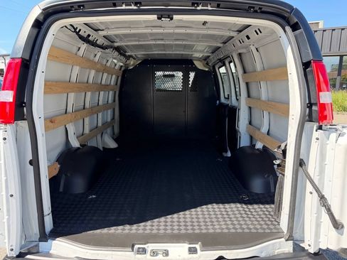 Used 2025 Chevrolet Express 2500 w/ Driver Convenience Package RWD image 16