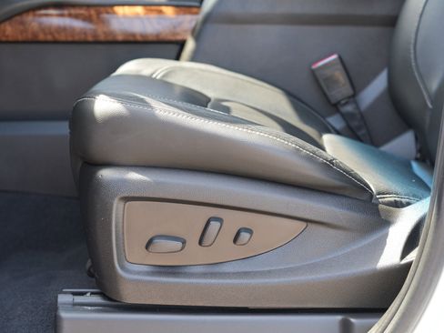 Used 2020 Chevrolet Suburban Premier AWD/4WD image 15