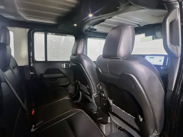Used 2024 Jeep Wrangler Unlimited Sahara w/ Technology Group AWD/4WD image 20