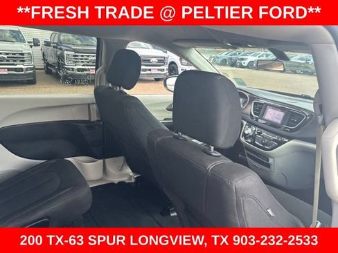 Used 2022 Chrysler Voyager LX FWD image 14