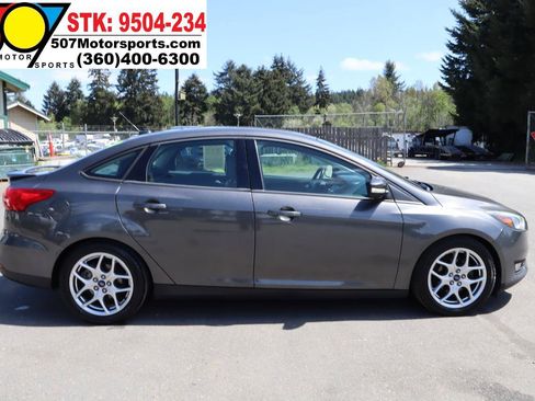 Used 2015 Ford Focus SE w/ Equipment Group 201A FWD image 12