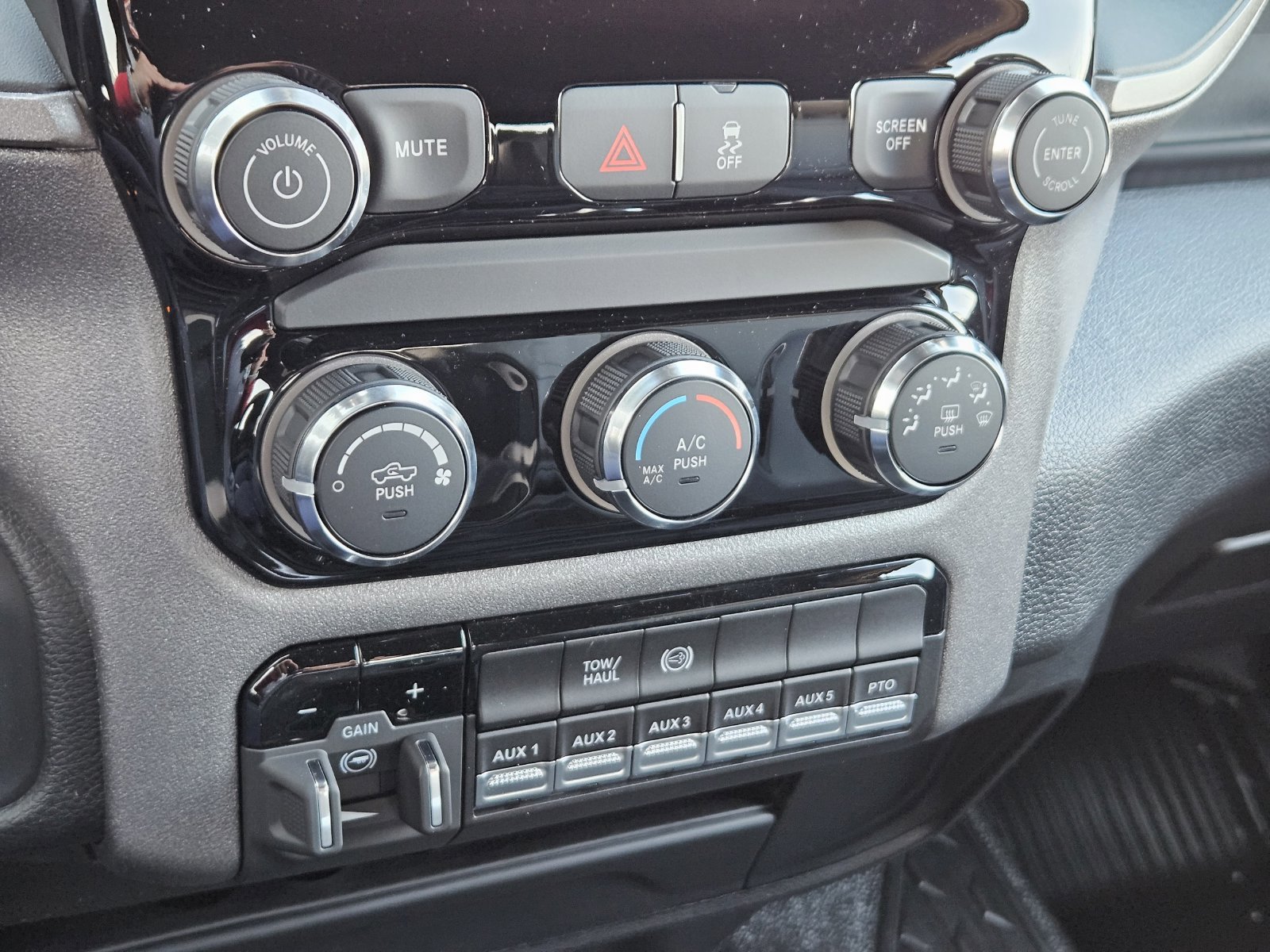 New 2026 RAM 5500 Tradesman w/ Chrome Appearance Group AWD/4WD image 19