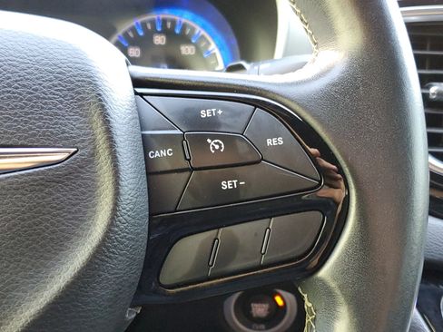 Used 2020 Chrysler Pacifica Touring w/ S Appearance Package image 23