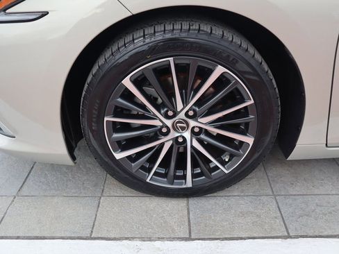 Used 2022 Lexus ES 350 w/ Premium Package image 9